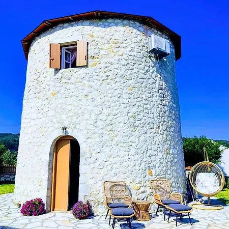 Anemomilos Willa Asprogerakata